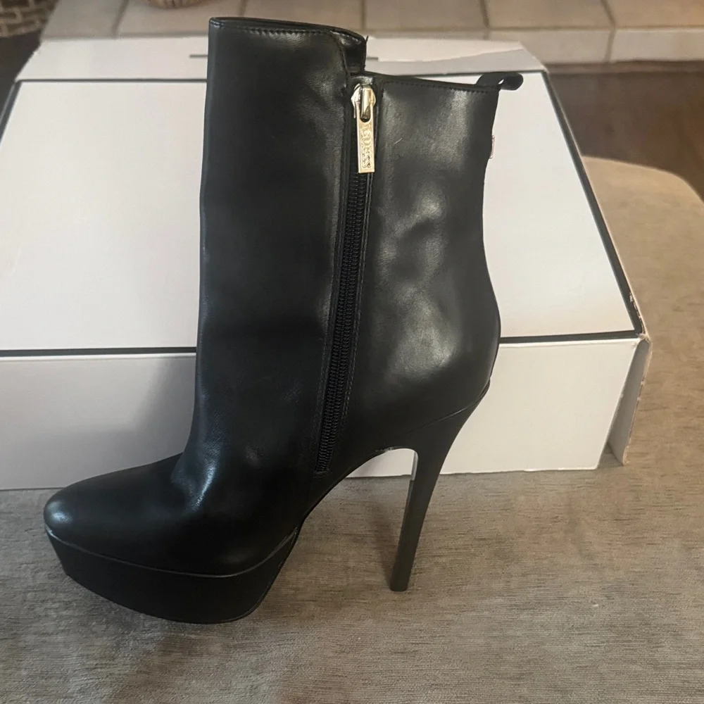 🔘Guess “caddy” Elegant Black Leather Women's platform ankle Boots - Picture 2 of 6